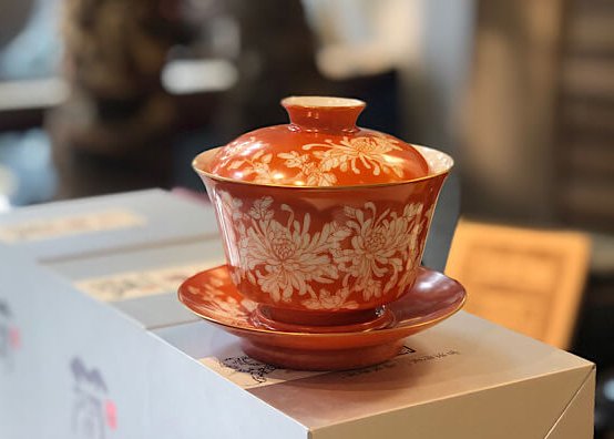 SOLD-OUT 】景徳鎮珊瑚紅留白菊花蓋碗 | – 茶心雲南 –